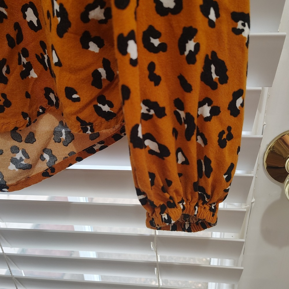 LEOPARD PRINT BLOUSE WOMENS MEDIUM LIGHTWEIGHT LONGSLEEVE CASUAL Alternative - Picture 3 of 6